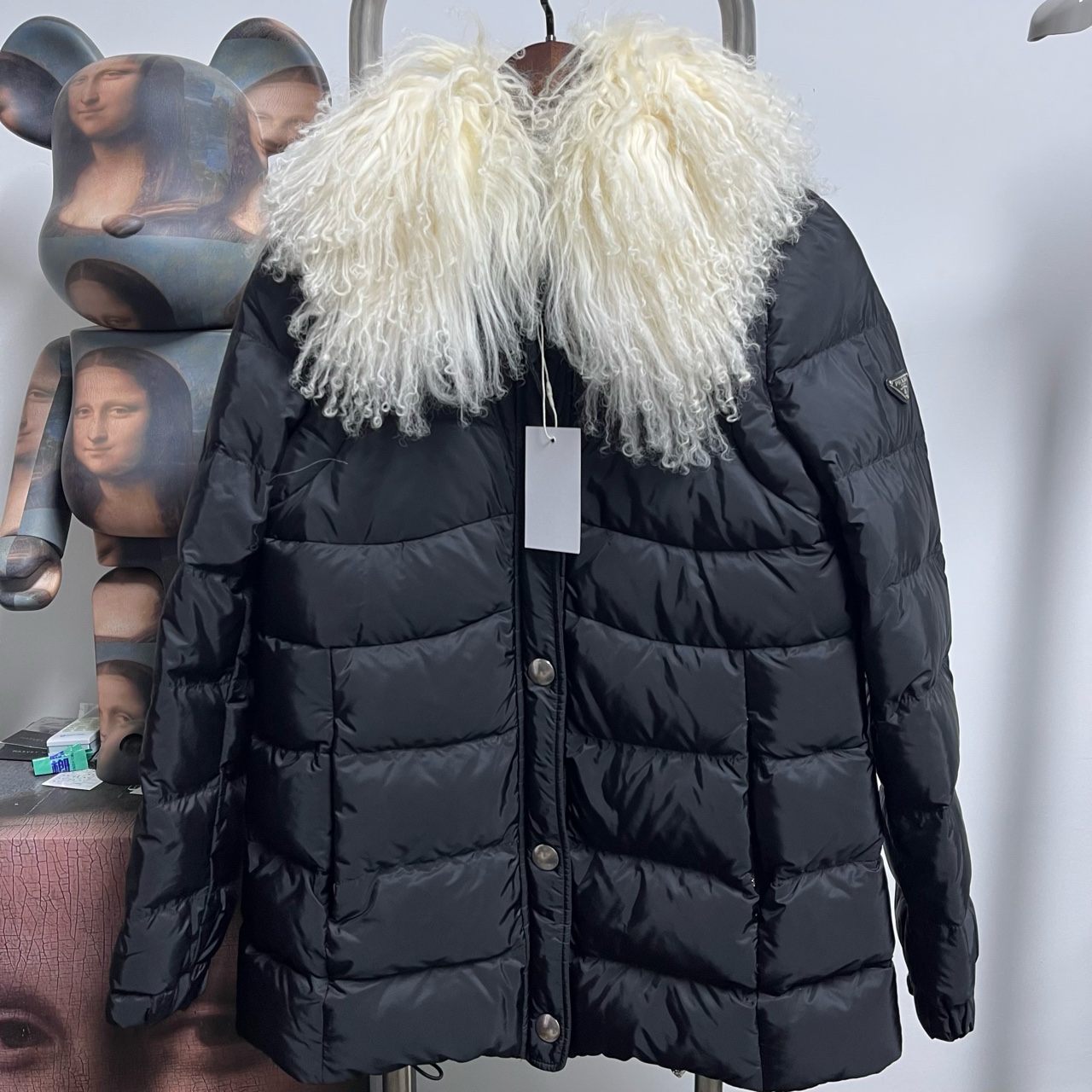 99新 MONCLER 14普拉达钢标毛领羽绒服L2406尺码：40