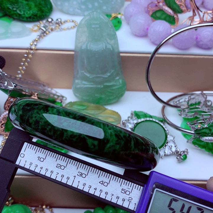 翡翠手镯未镶嵌手镯