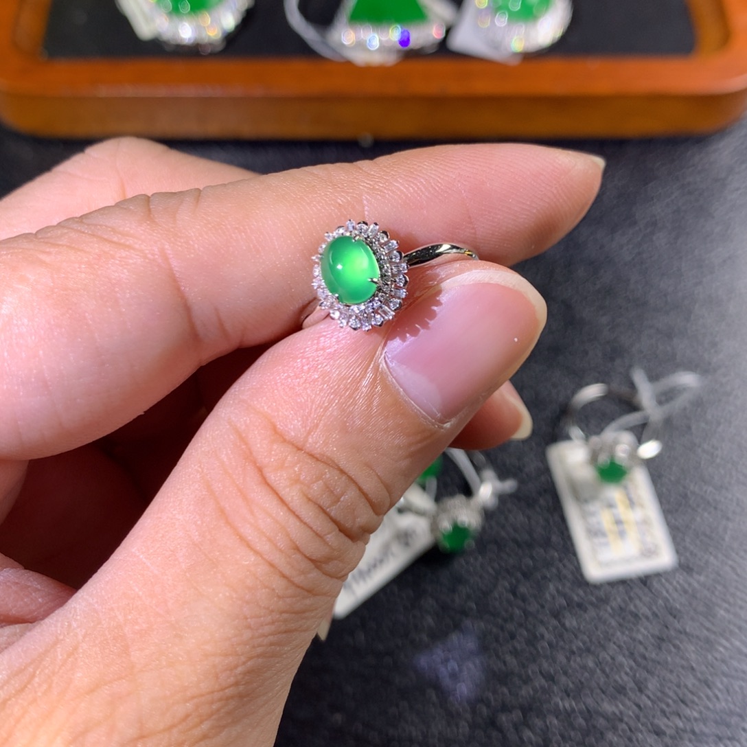 ****滴翡翠18K金镶嵌戒指翡翠