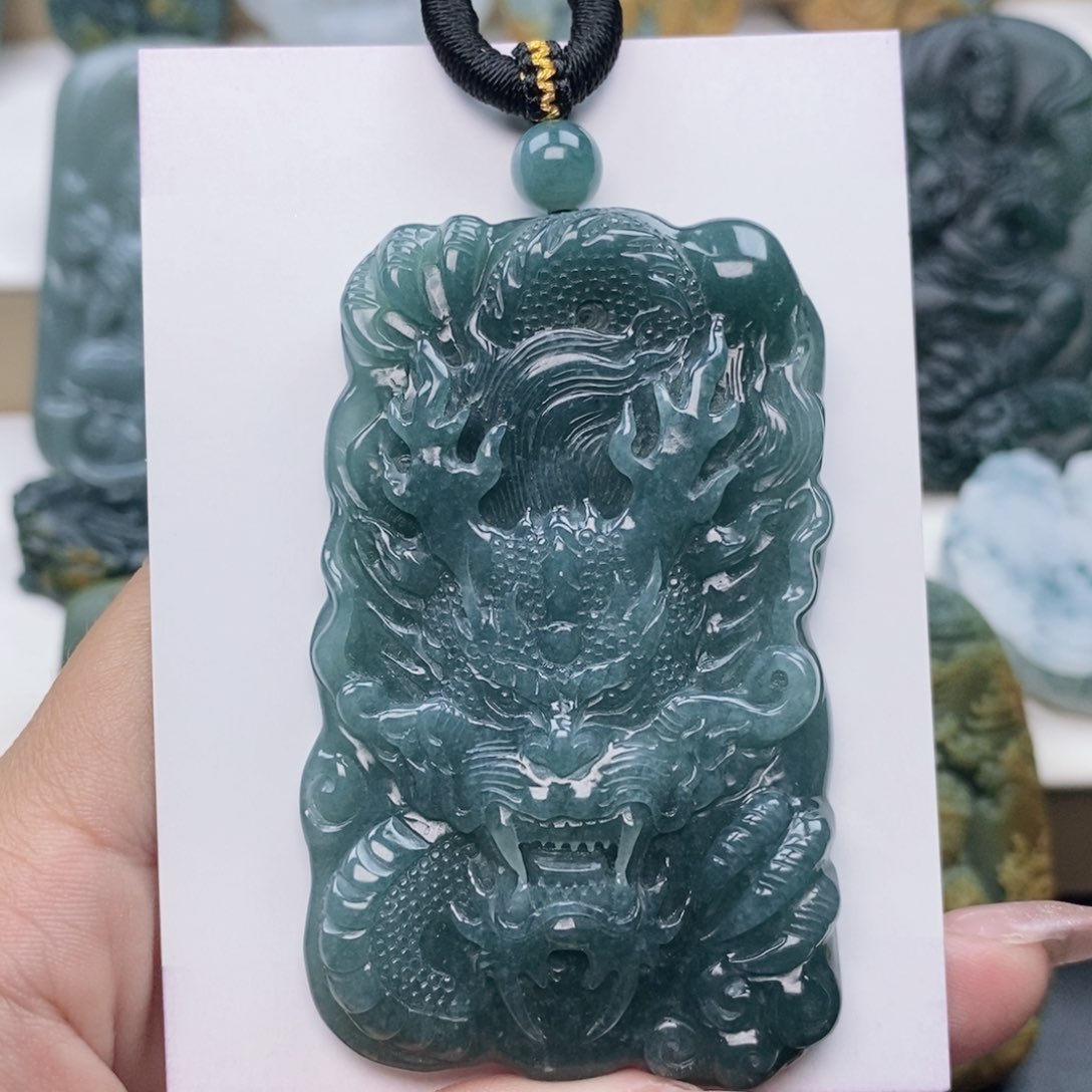 颈饰未镶嵌翡翠龙牌