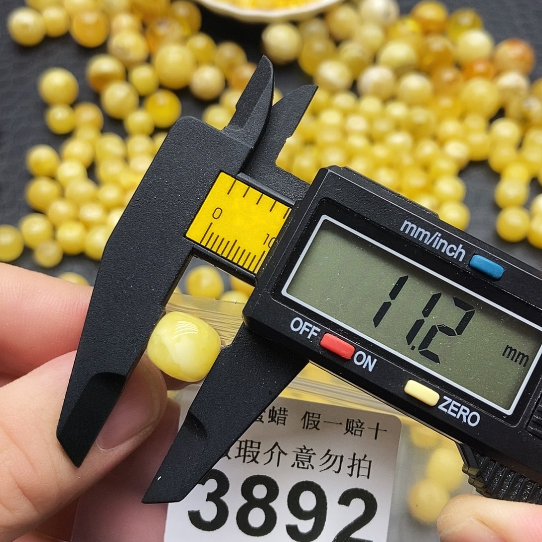 蜜蜡未镶嵌珠宝奇石3892