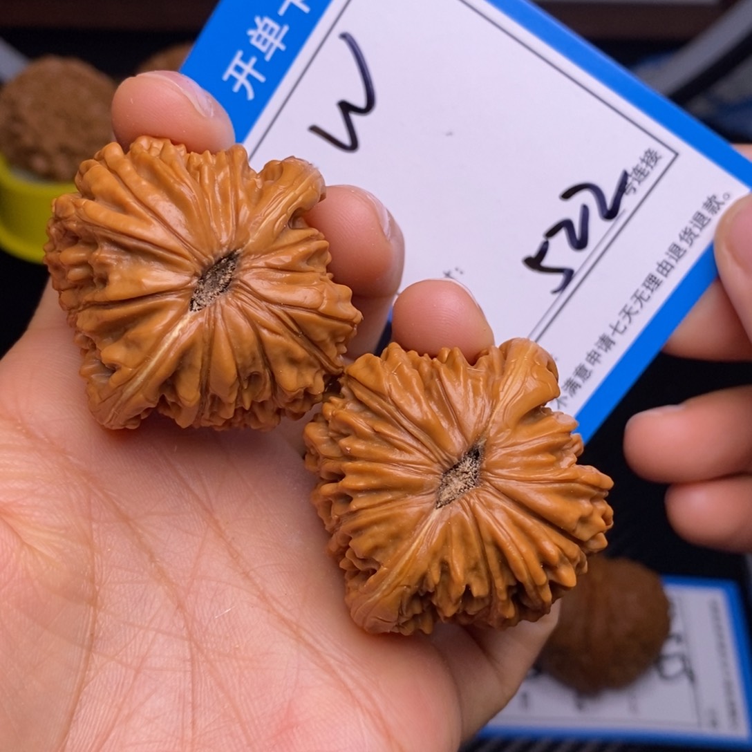 文玩核桃把件飞****爷42四座楼522号