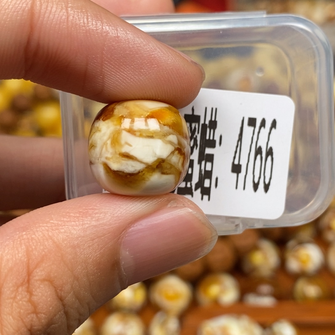 蜜蜡未镶嵌珠宝奇石4766