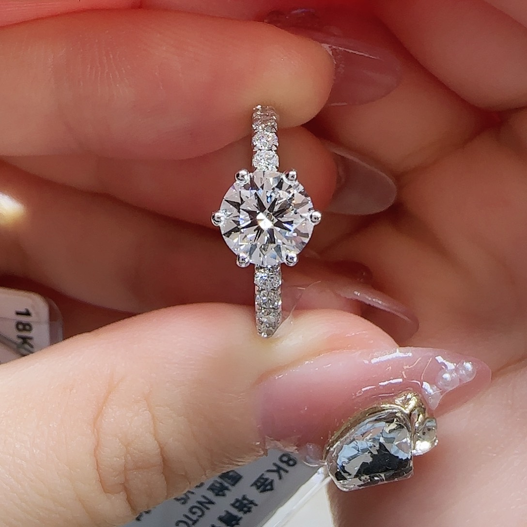 实验室培育钻石18K金镶嵌旅*儿一卡白月光 15