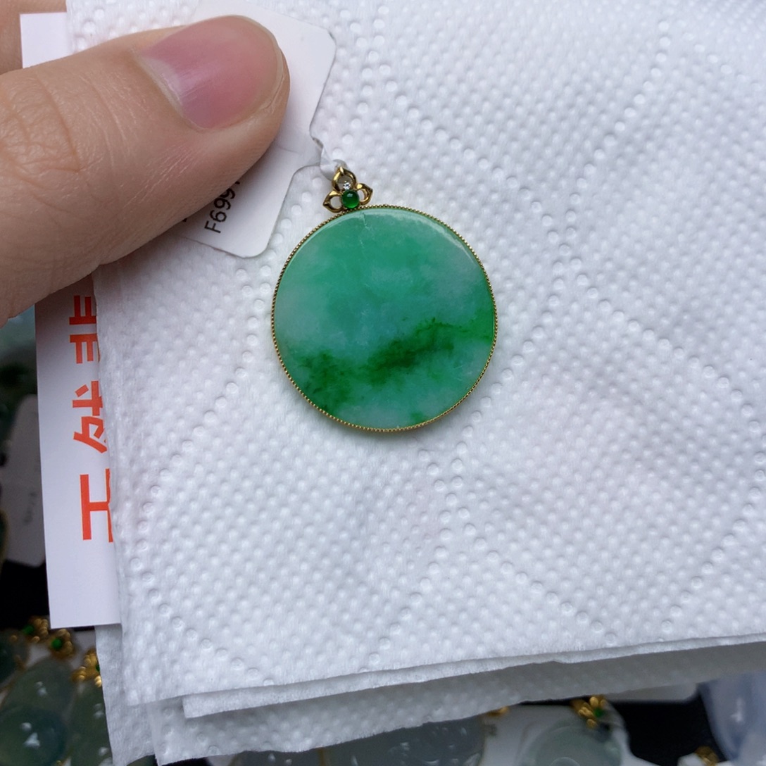 翡翠18K金镶嵌颈饰天然A货翡翠