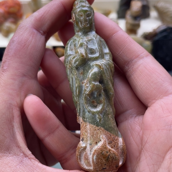 蛇纹石玉颈饰未镶嵌