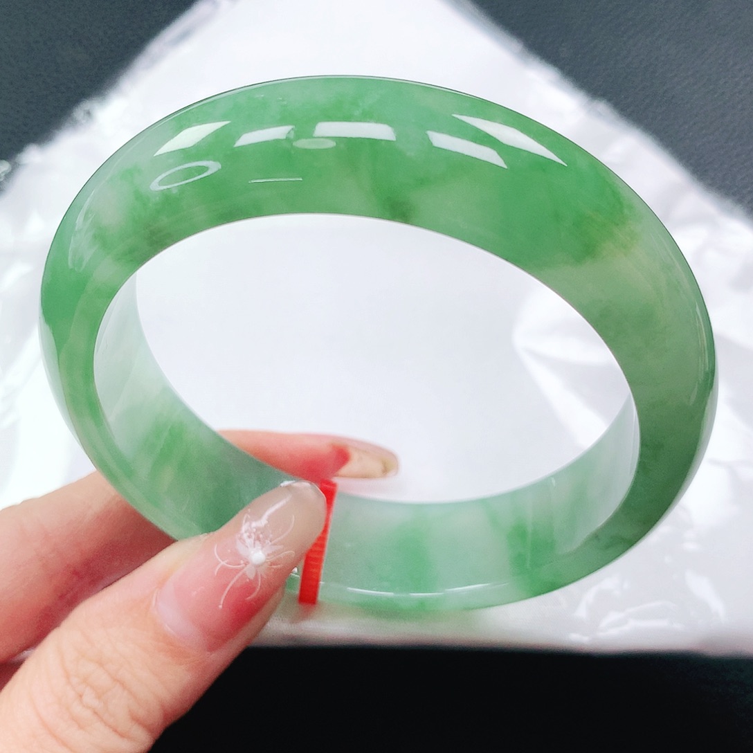 翡翠手镯未镶嵌58圈