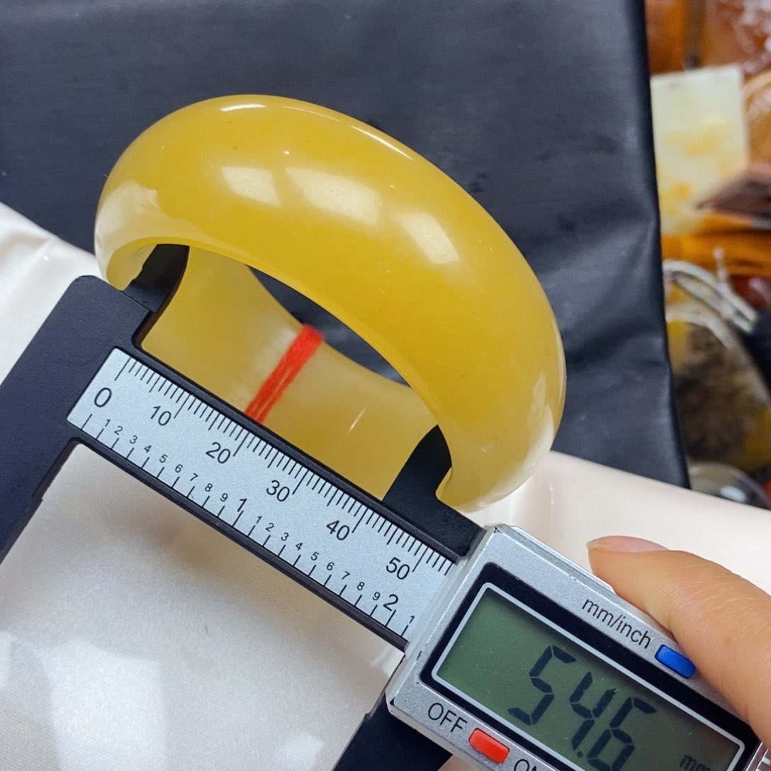 石英质玉（黄龙玉）颈饰未镶嵌