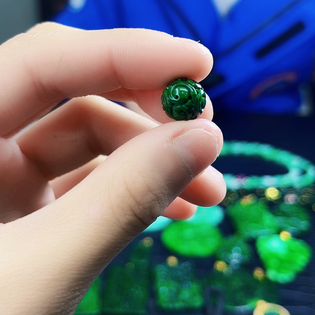 颈饰未镶嵌翡翠多样性