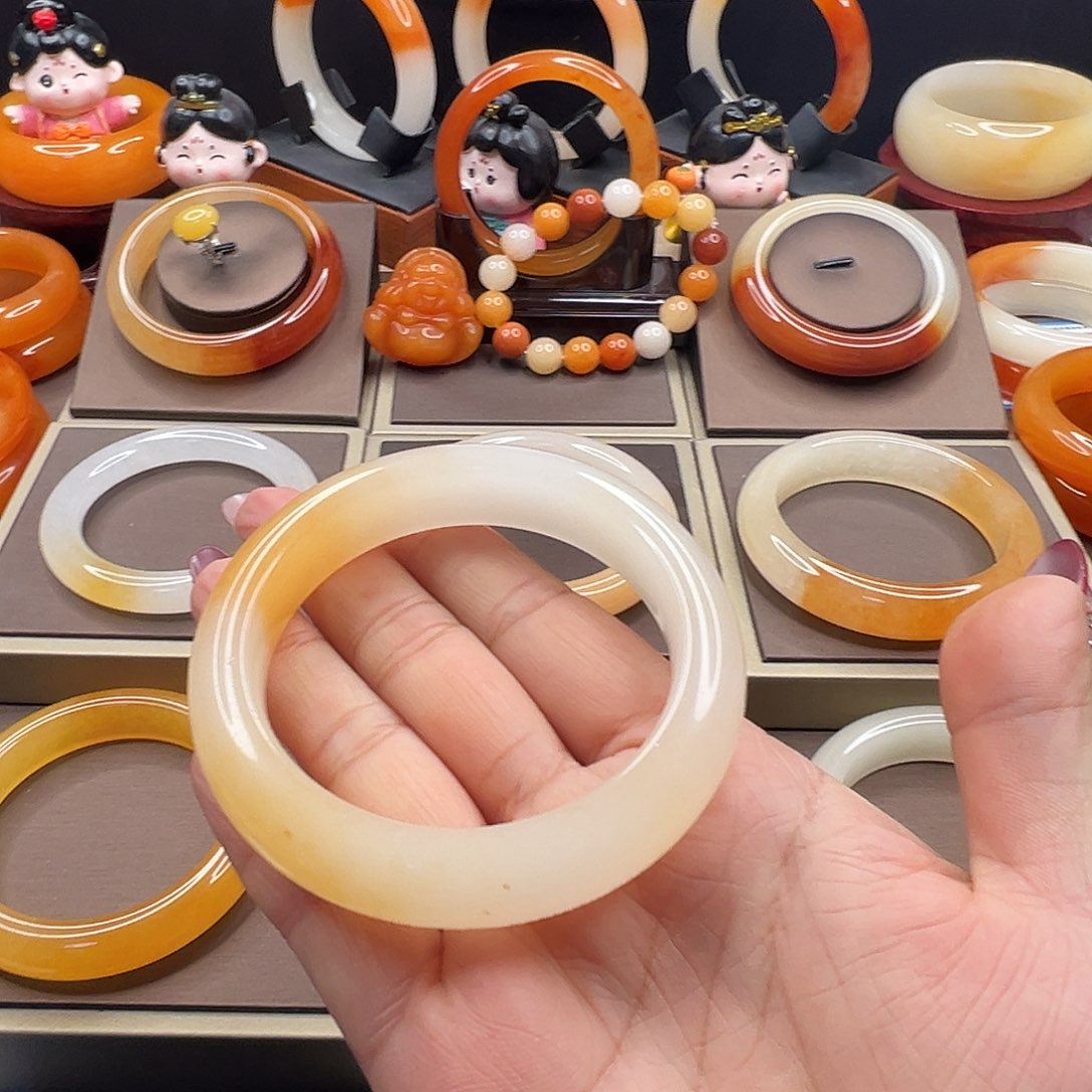 石英质玉（黄龙玉）未镶嵌手镯包容福利