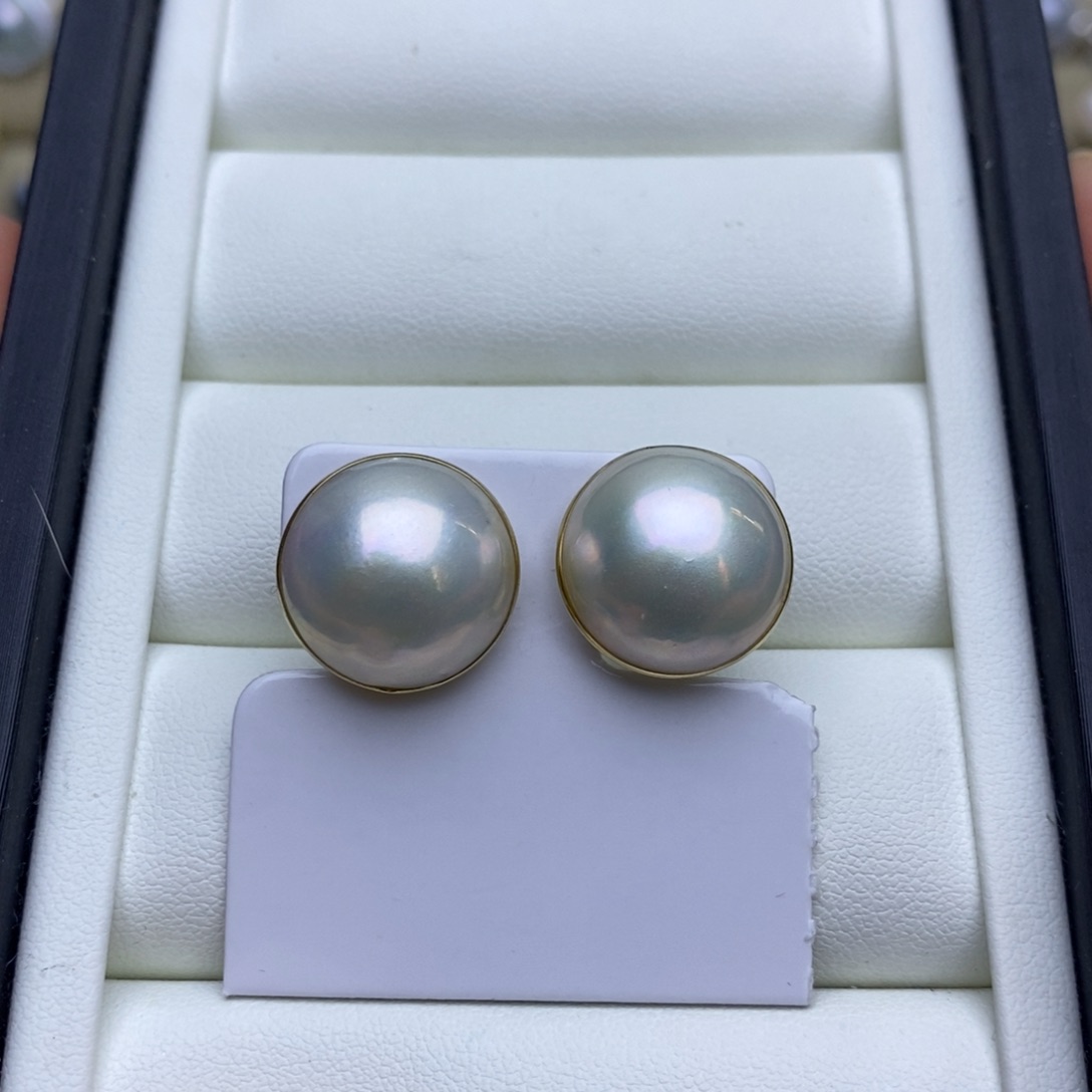 拼合珍珠（马贝珠）耳饰18K金镶嵌