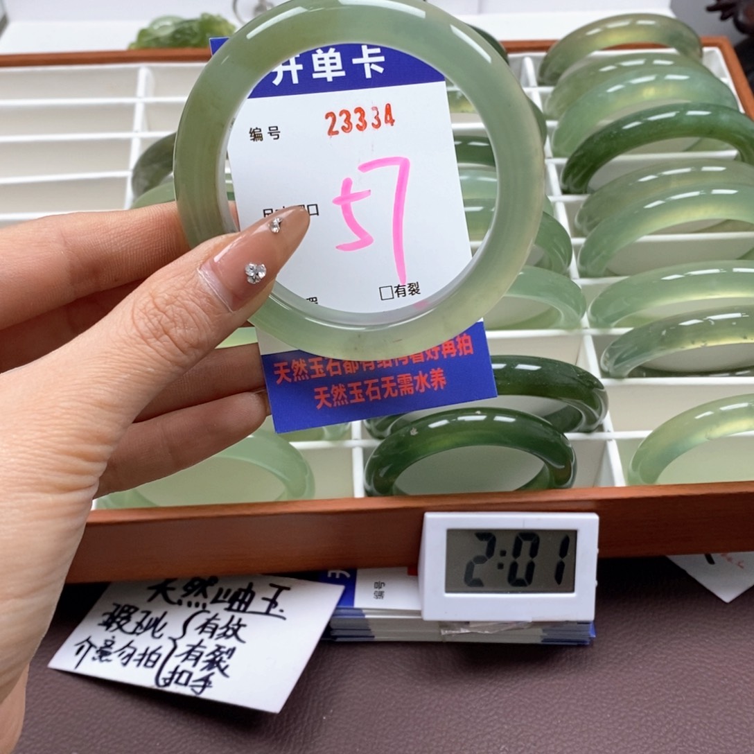 蛇纹石玉手镯未镶嵌