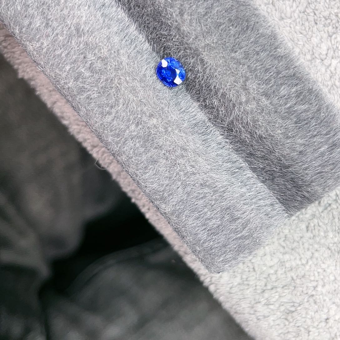 定制蓝宝石裸石未镶嵌0.55Ct。