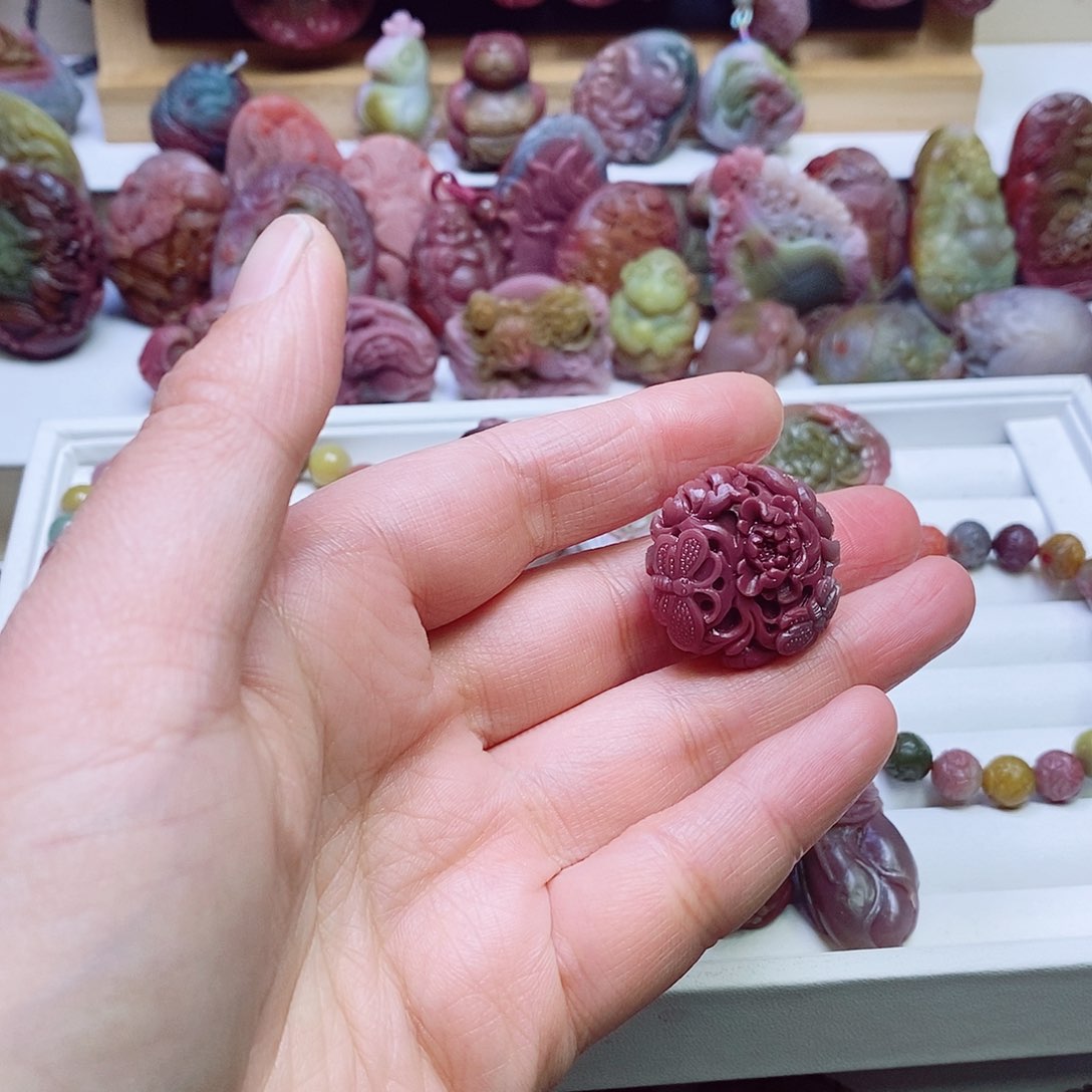 玛瑙/玉髓盐源玛瑙吊坠未镶嵌