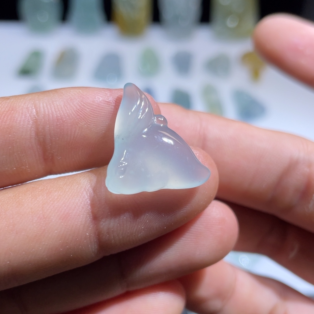 颈饰未镶嵌翡翠兔子