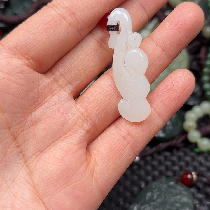 和田玉颈饰未镶嵌