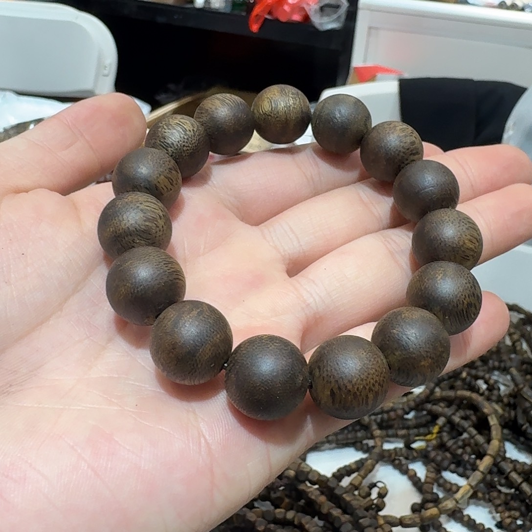 沉香沉香碎屑白棋母树 99 沉单圈 1.5-20 克多样性发一串