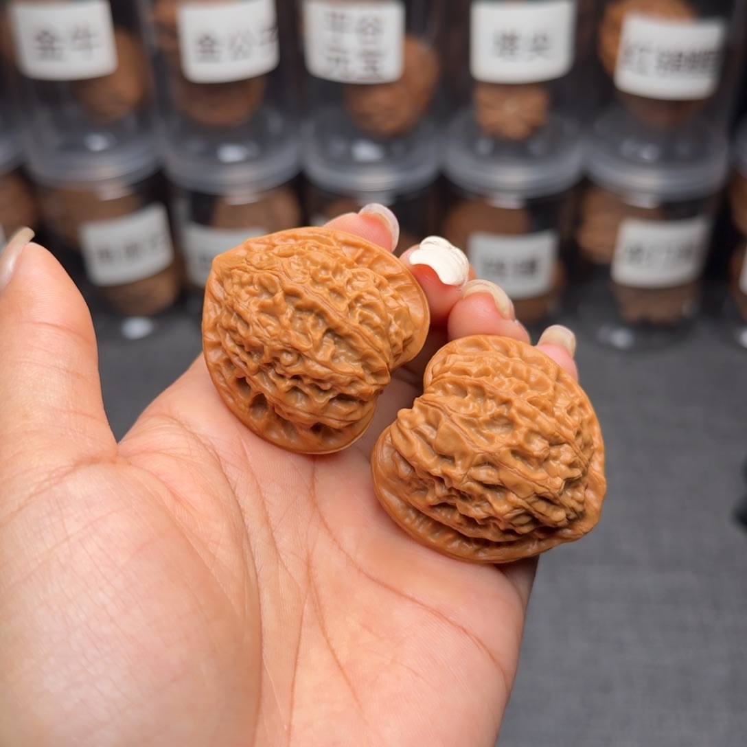 壹***复把件文玩核桃金牛