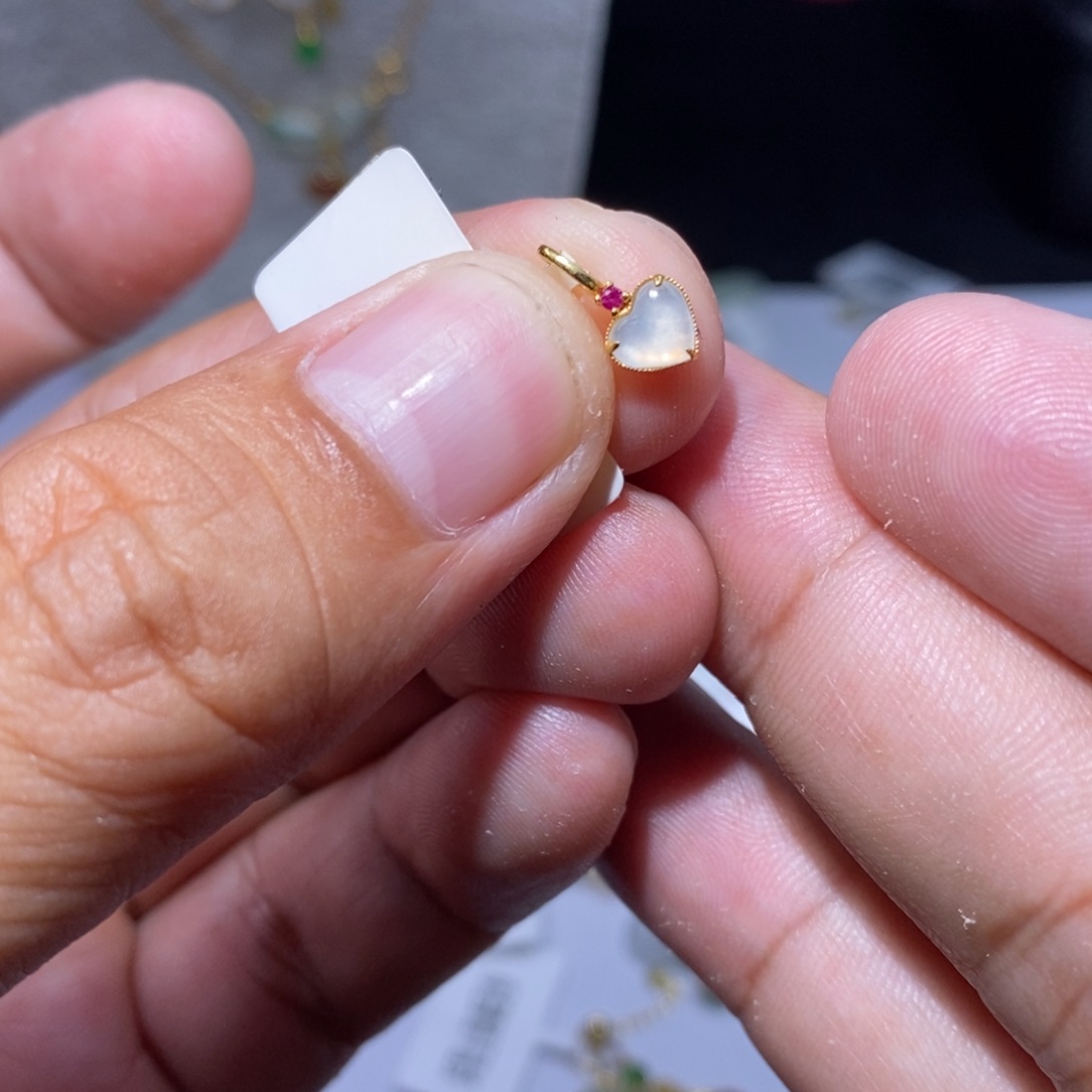 颈饰18K金镶嵌翡翠