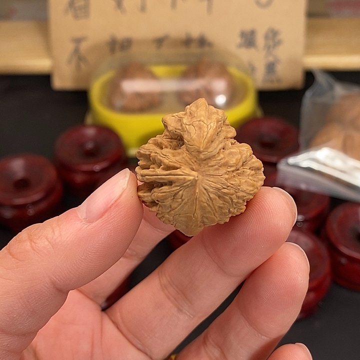 郭***店文玩核桃吊坠黄瑕疵不退不换