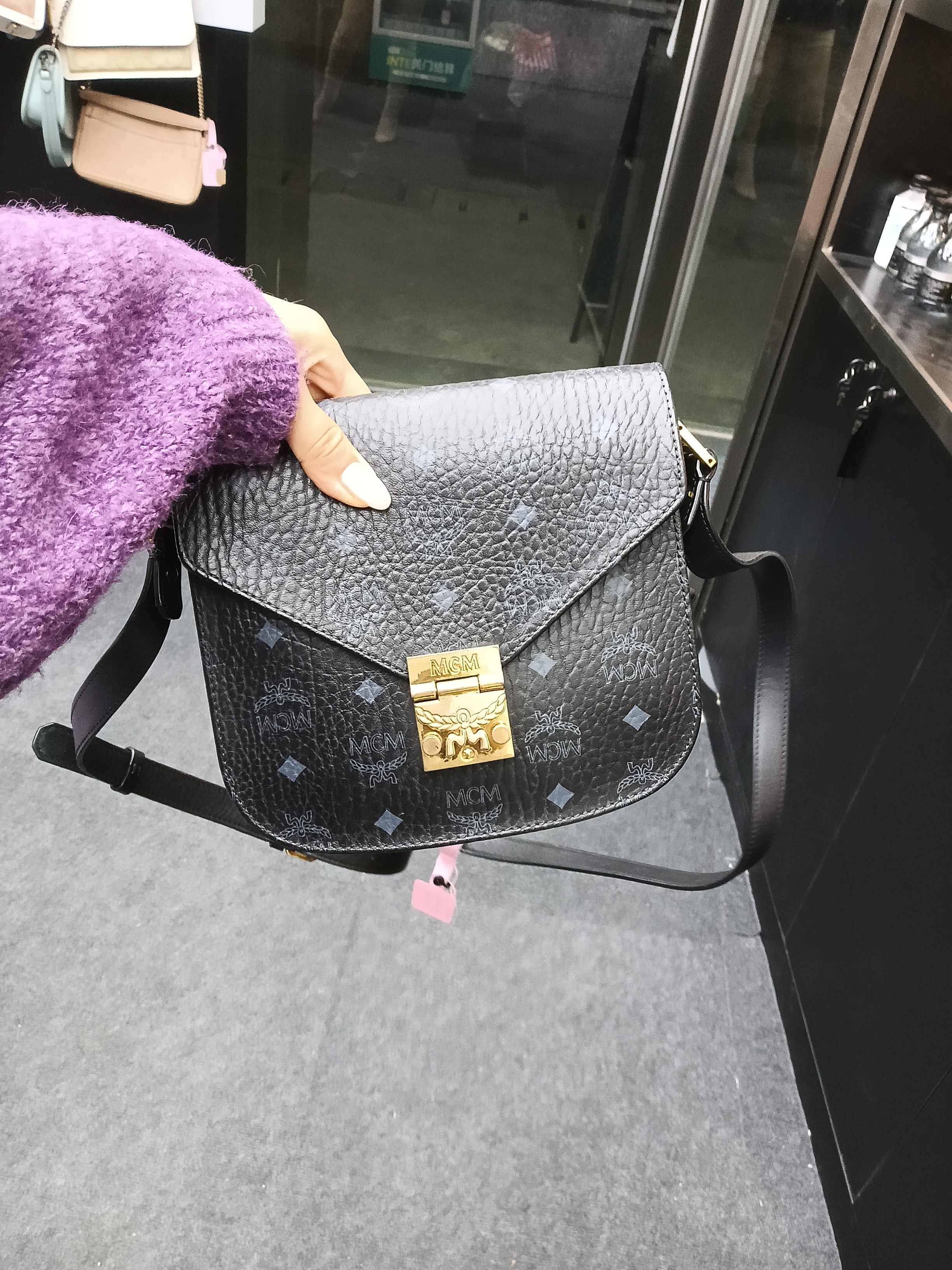 95新 MCM 95新 女士黑色单肩包简约设计时尚百搭日常通勤小巧