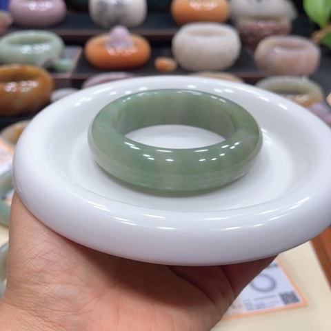 未镶嵌手镯石英质玉