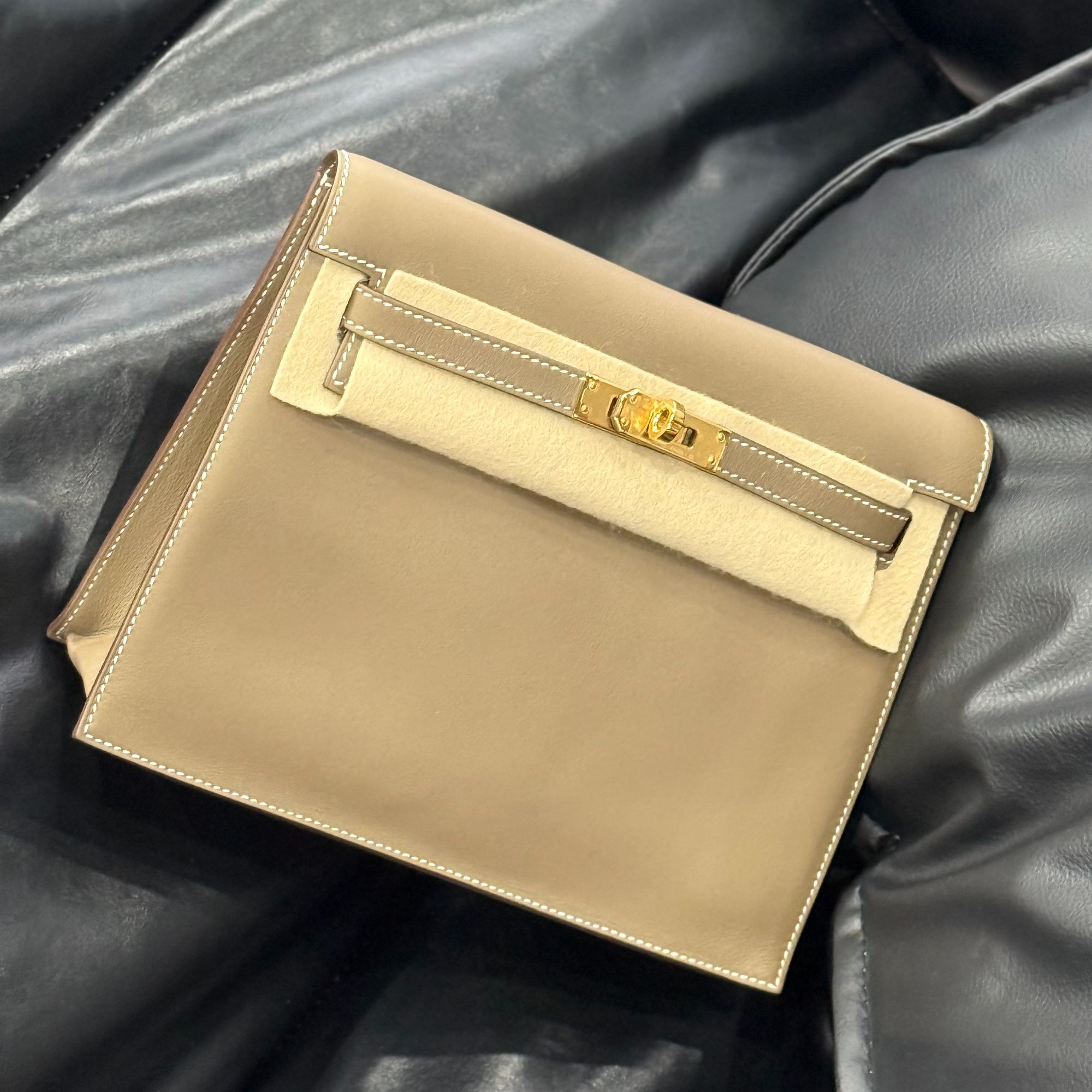 全新未使用 Hermes/爱马仕  kelly danse 大象灰 金扣 S皮 W刻