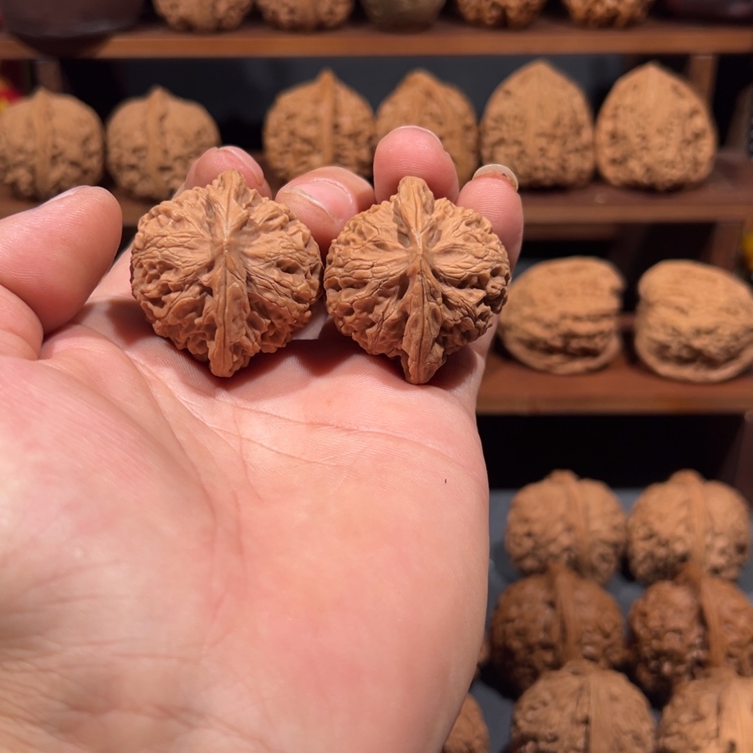 柒*** 文玩核桃吊坠宫灯狮子头39全品