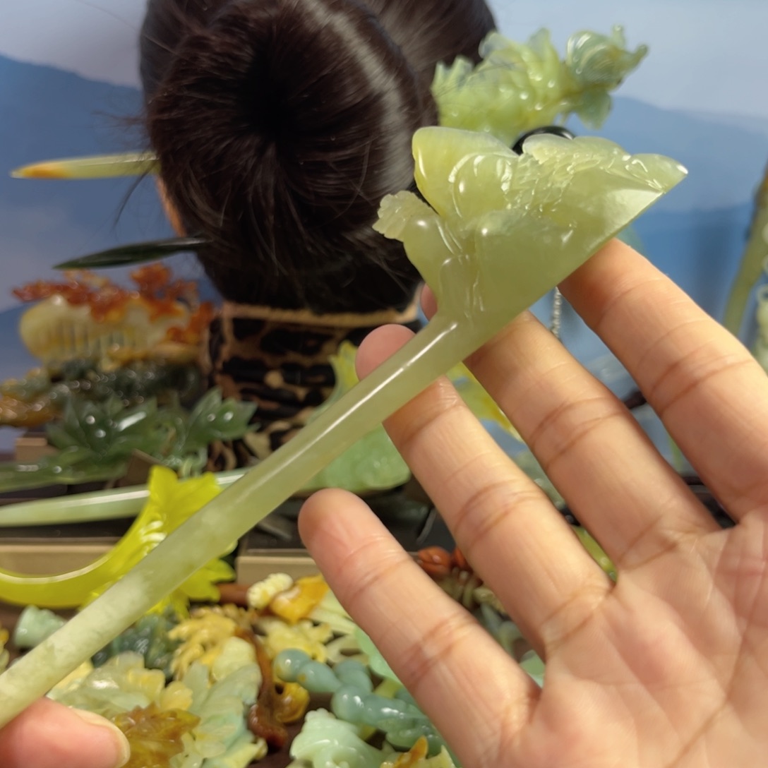 蛇纹石玉发饰合金琴**俗