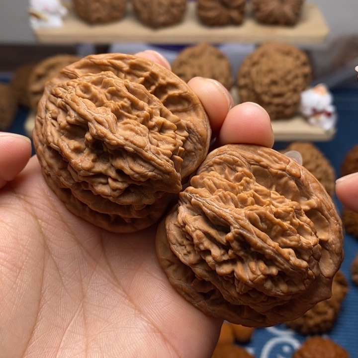 刘***海把件桃核麦穗虎头