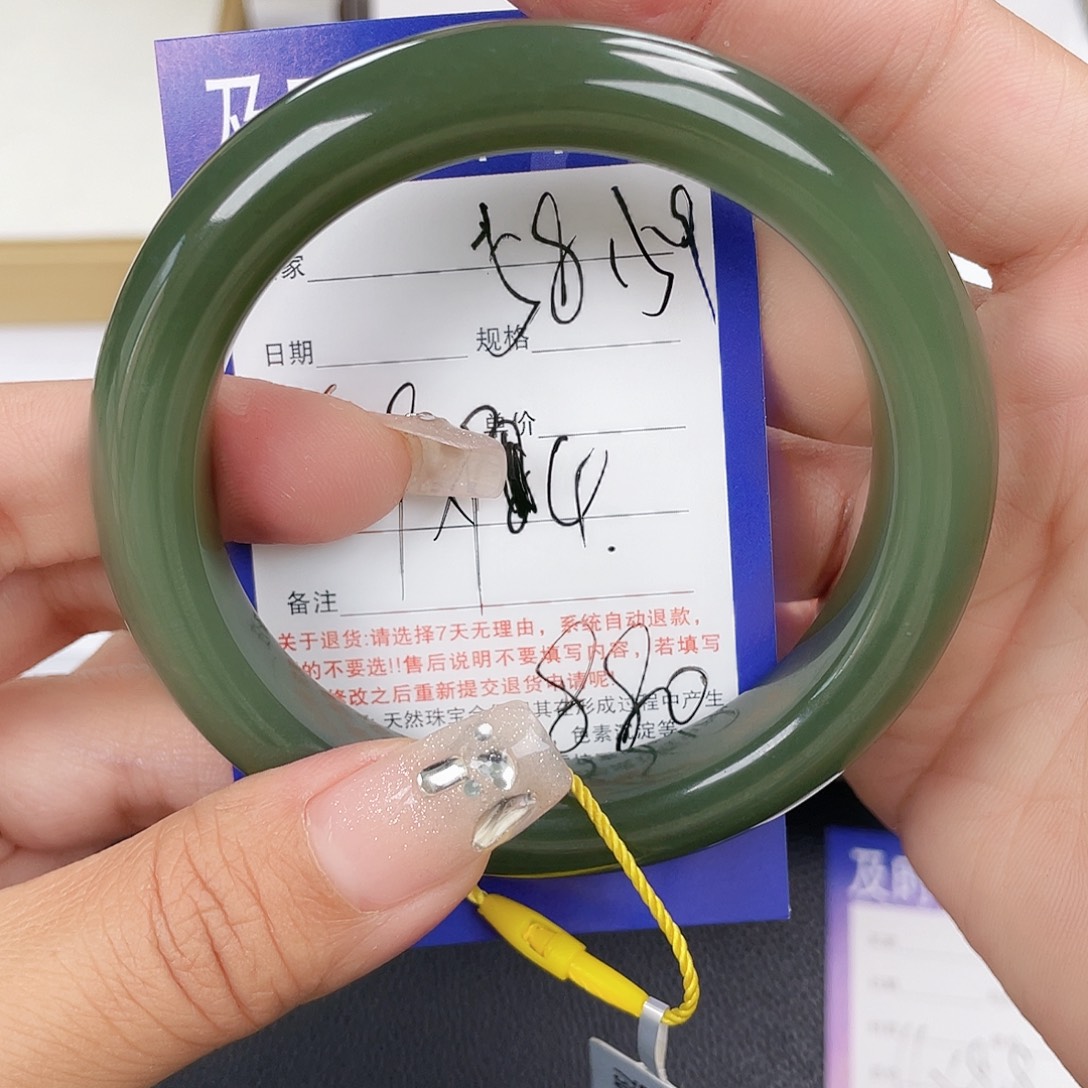 和田玉未镶嵌手镯