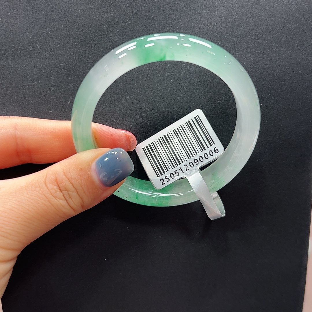 夏***遥未镶嵌手镯石英质玉（非洲翠）唐唐53.0