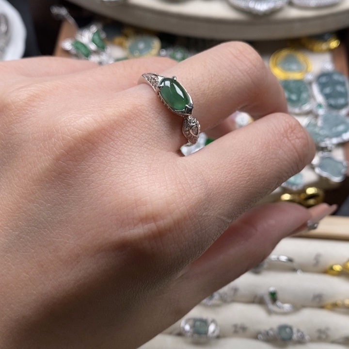 翡翠颈饰未镶嵌翡翠