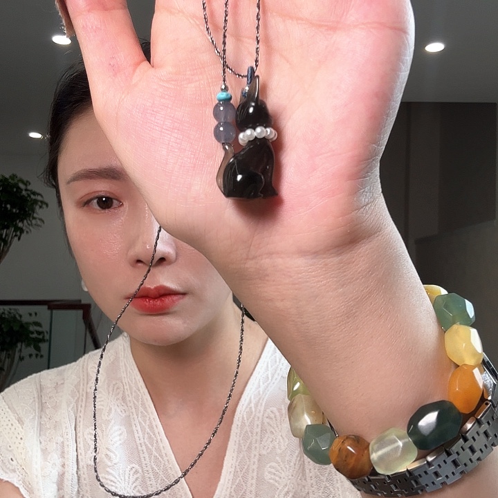 青***喵蛇纹石玉未镶嵌颈饰