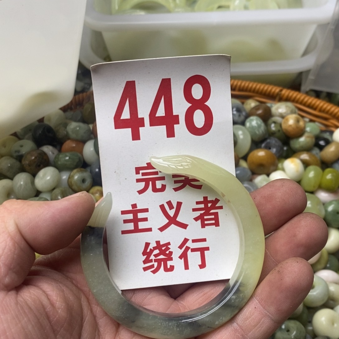 蛇纹石玉挂坠未镶嵌