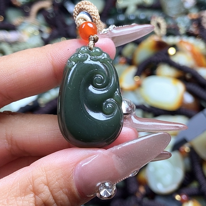 和田玉颈饰未镶嵌