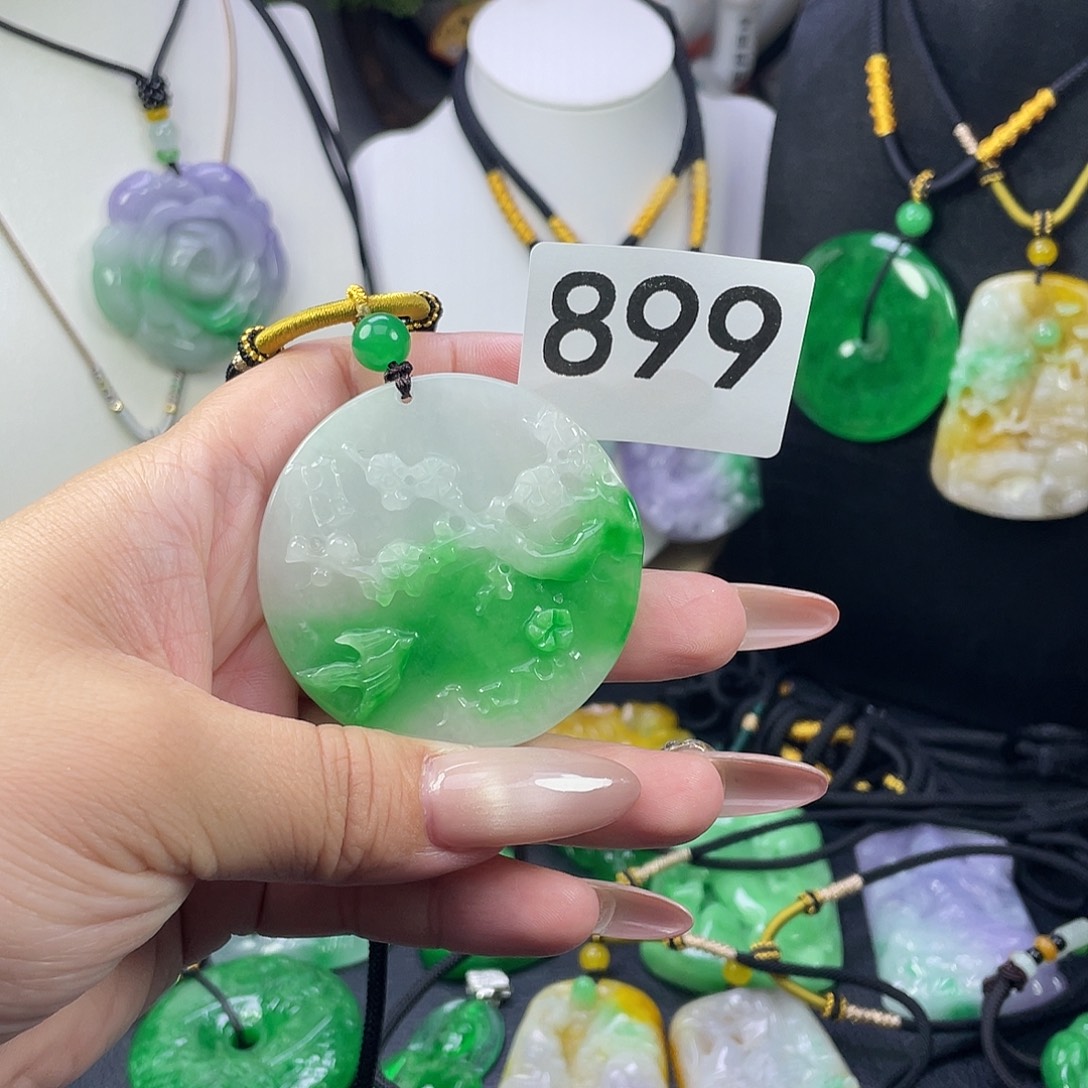 翡翠未镶嵌吊坠(赠链)