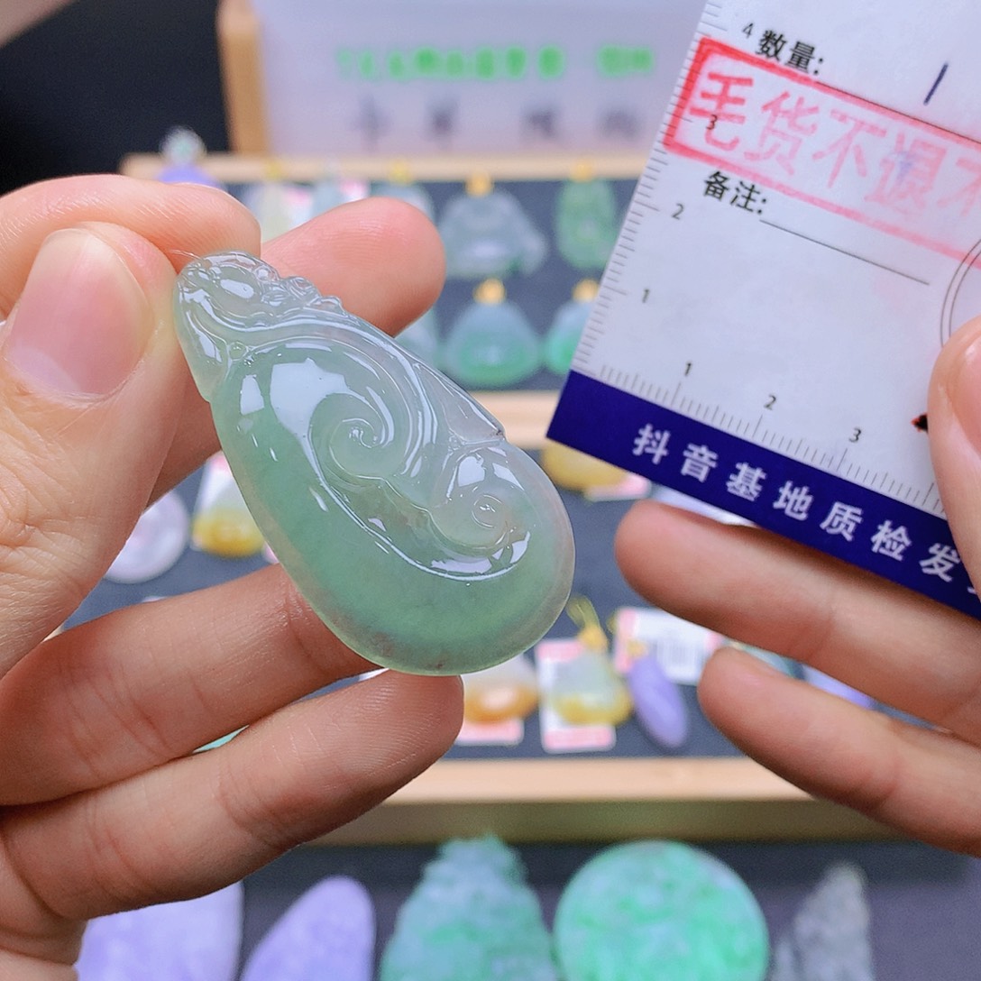 翡翠未镶嵌颈饰翡翠