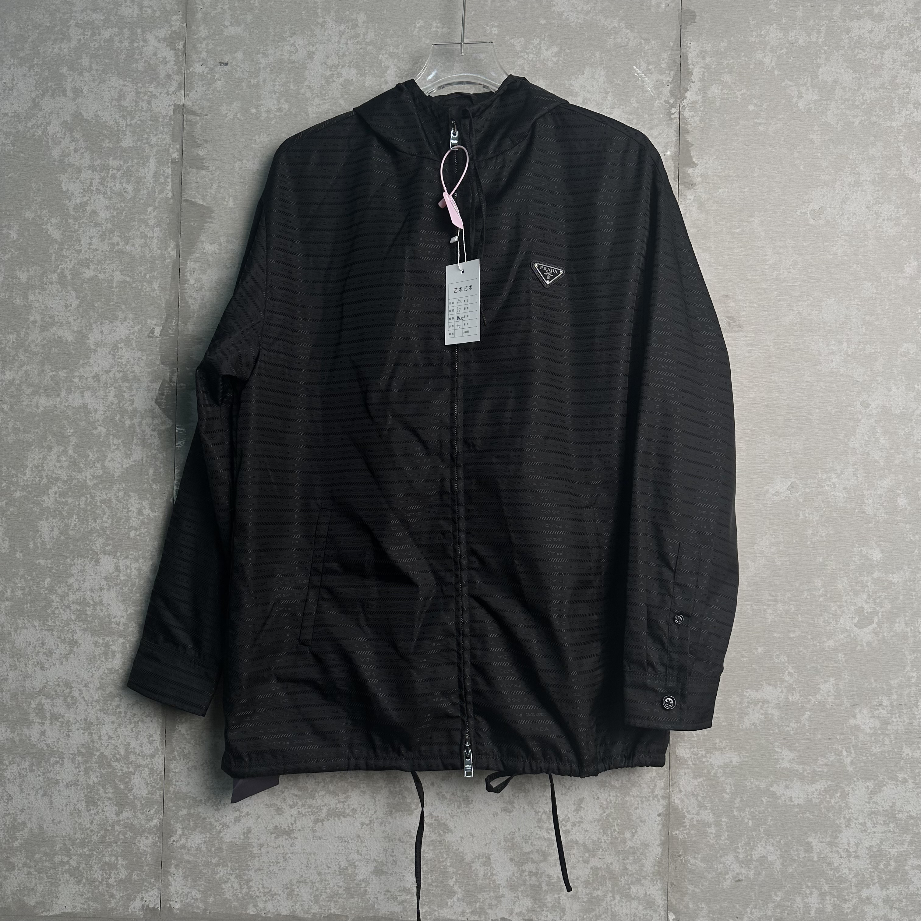未使用 Prada/普拉达 42*1/黑色徽标连帽拉链夹克外套/13925
