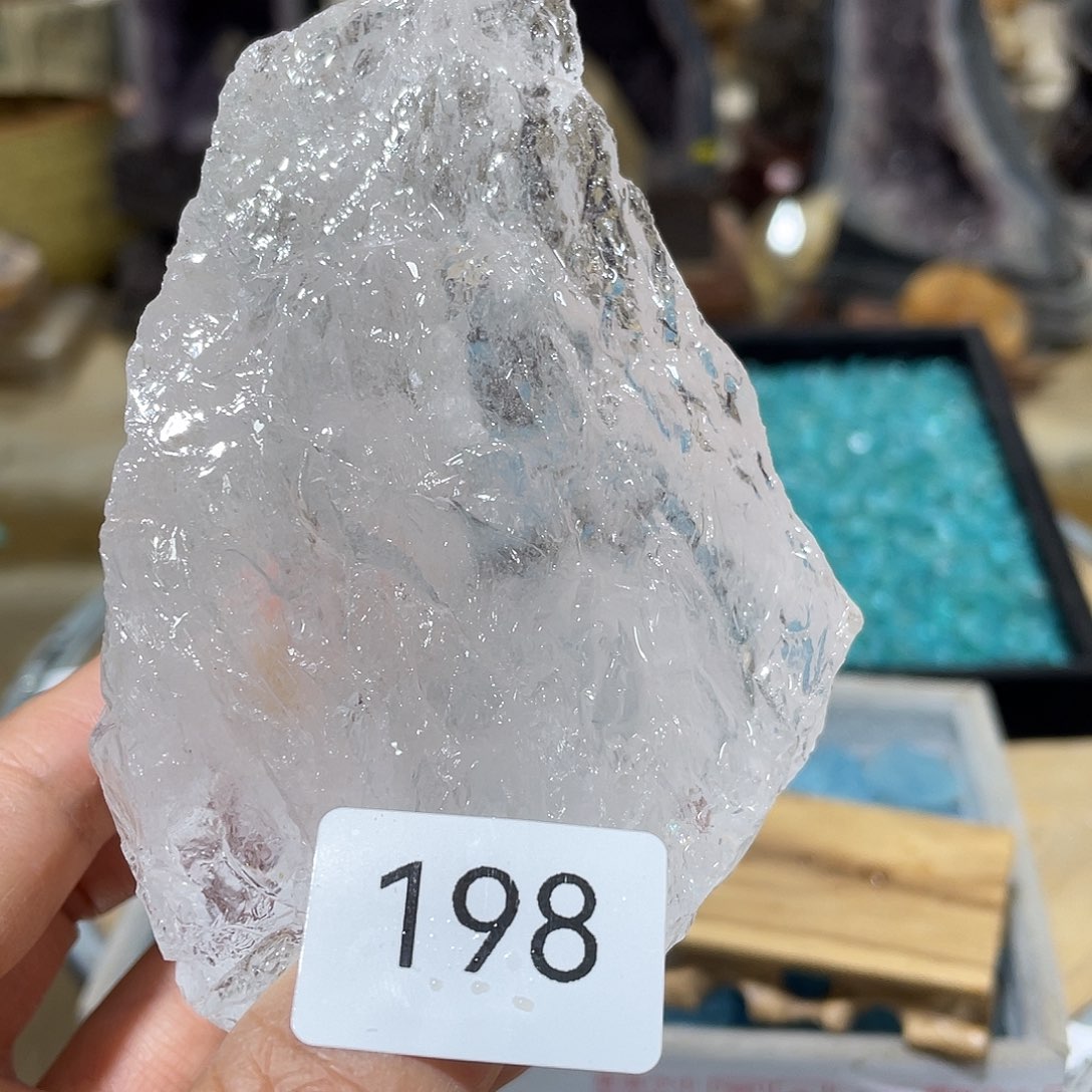 水晶摆件……未镶嵌