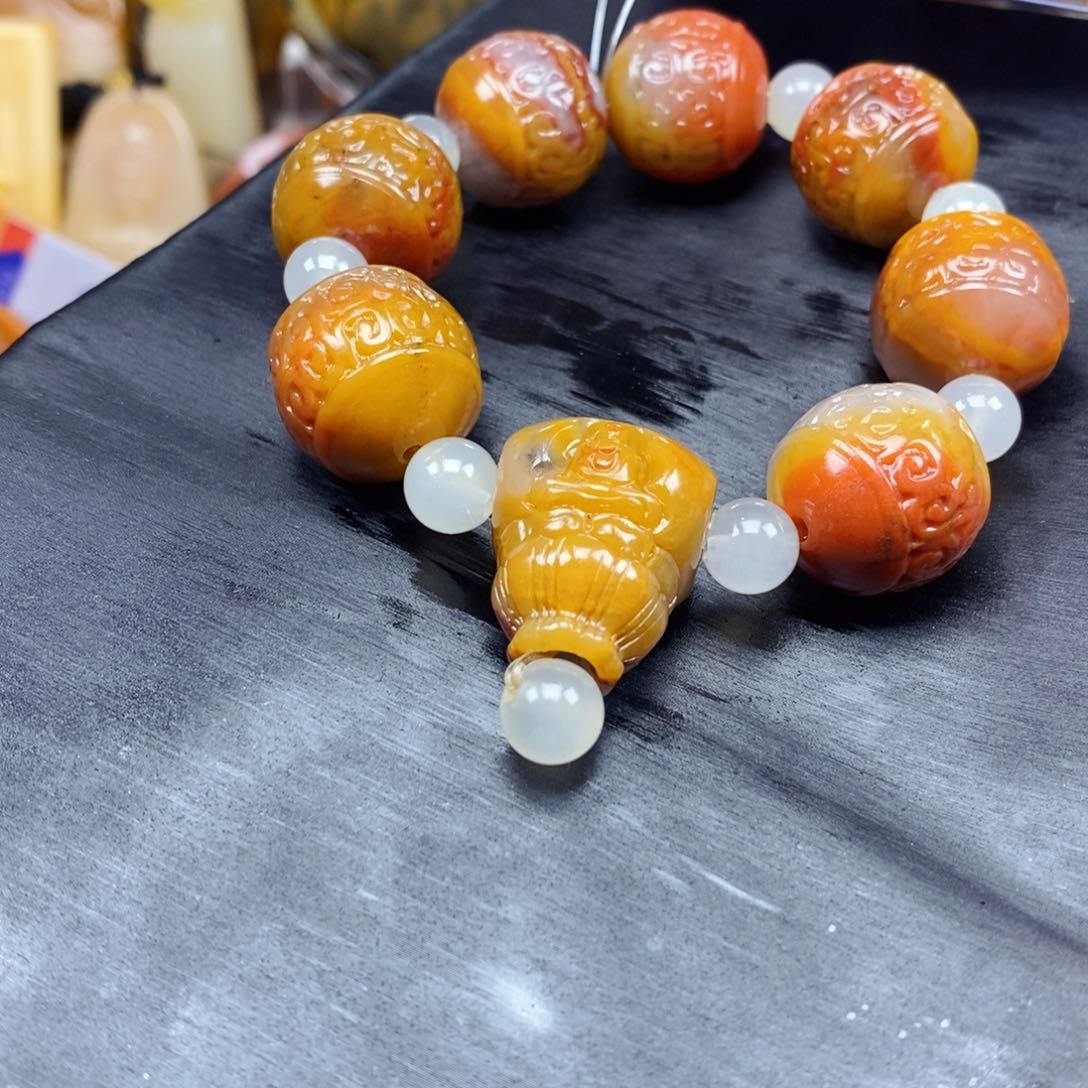 石英质玉（黄龙玉）颈饰未镶嵌