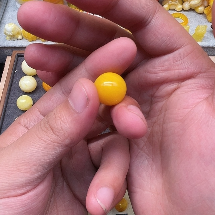 琥珀未镶嵌裸石鸡油黄单珠