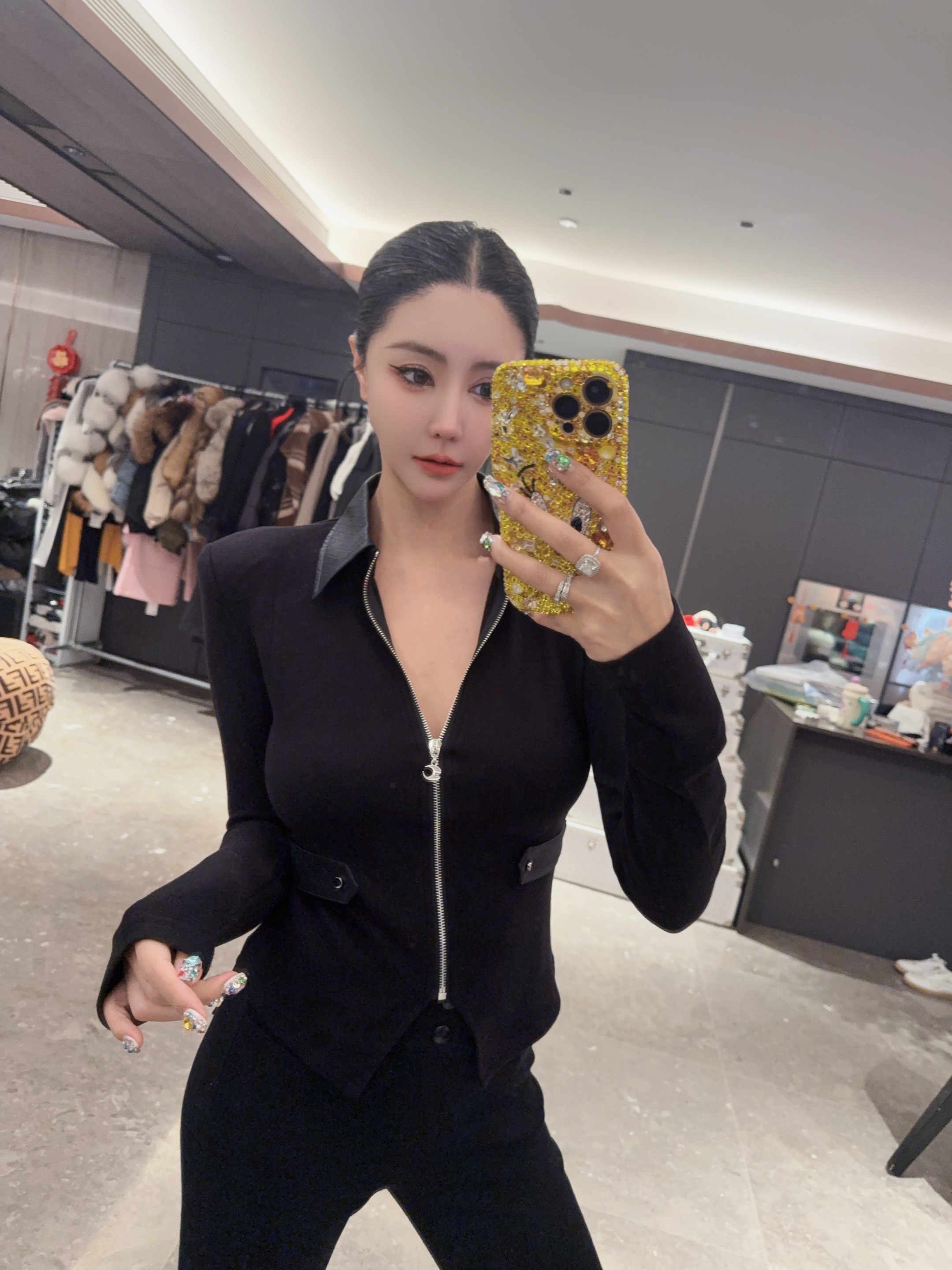 S300【瘦身女王】黑咖两色亮翻领拉链腰卡扣长袖上衣SY14249