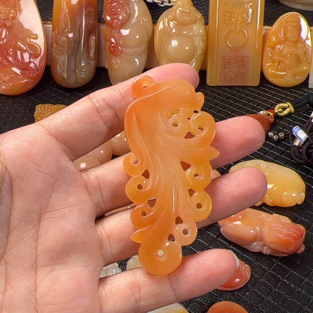 石英质玉（黄龙玉）吊坠(不含链)未镶嵌