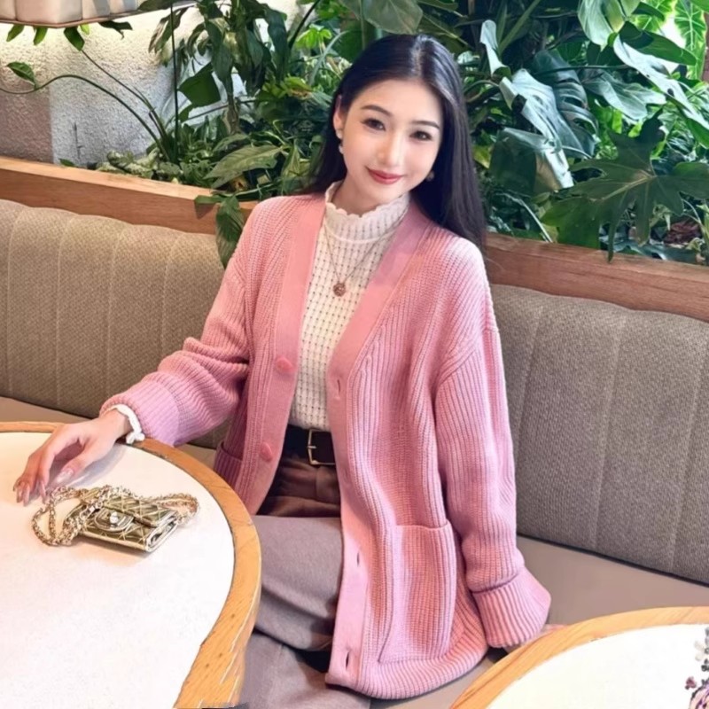 「柔粉漫织」商场同款秋冬V领慵懒风宽松针织开衫毛衣外套女148057