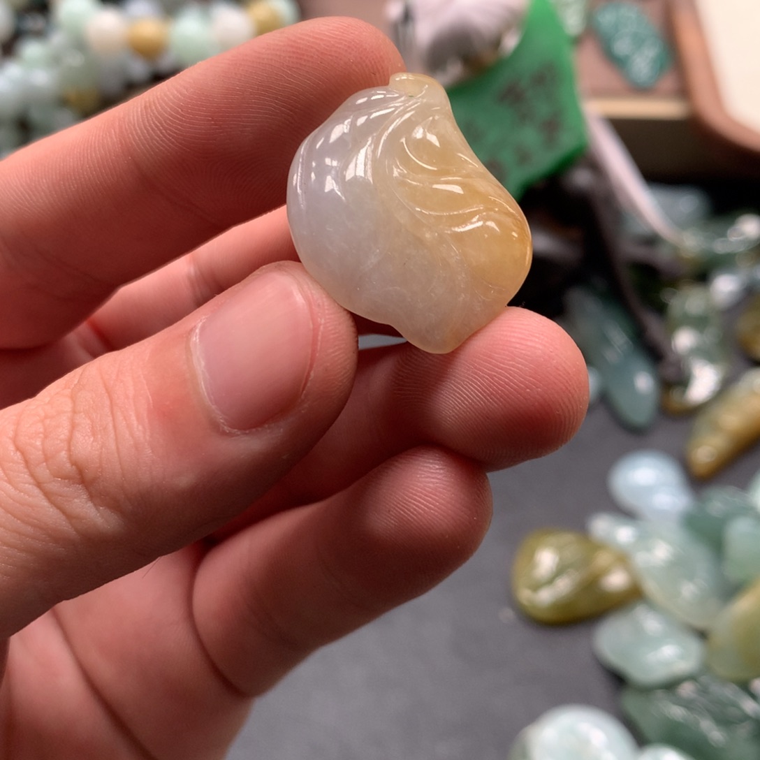 翡翠未镶嵌颈饰翡翠