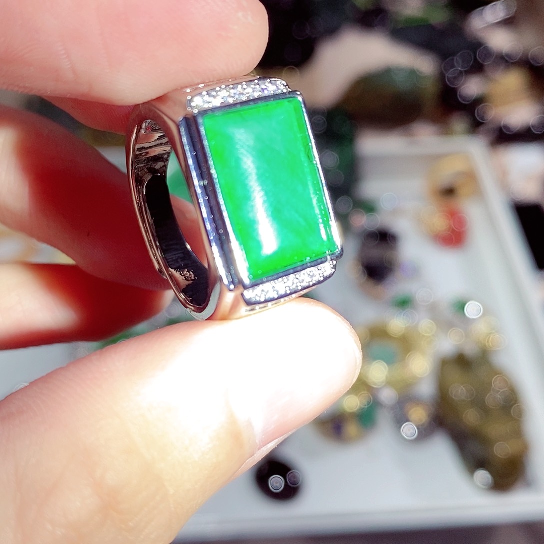 翡翠颈饰未镶嵌翡翠z