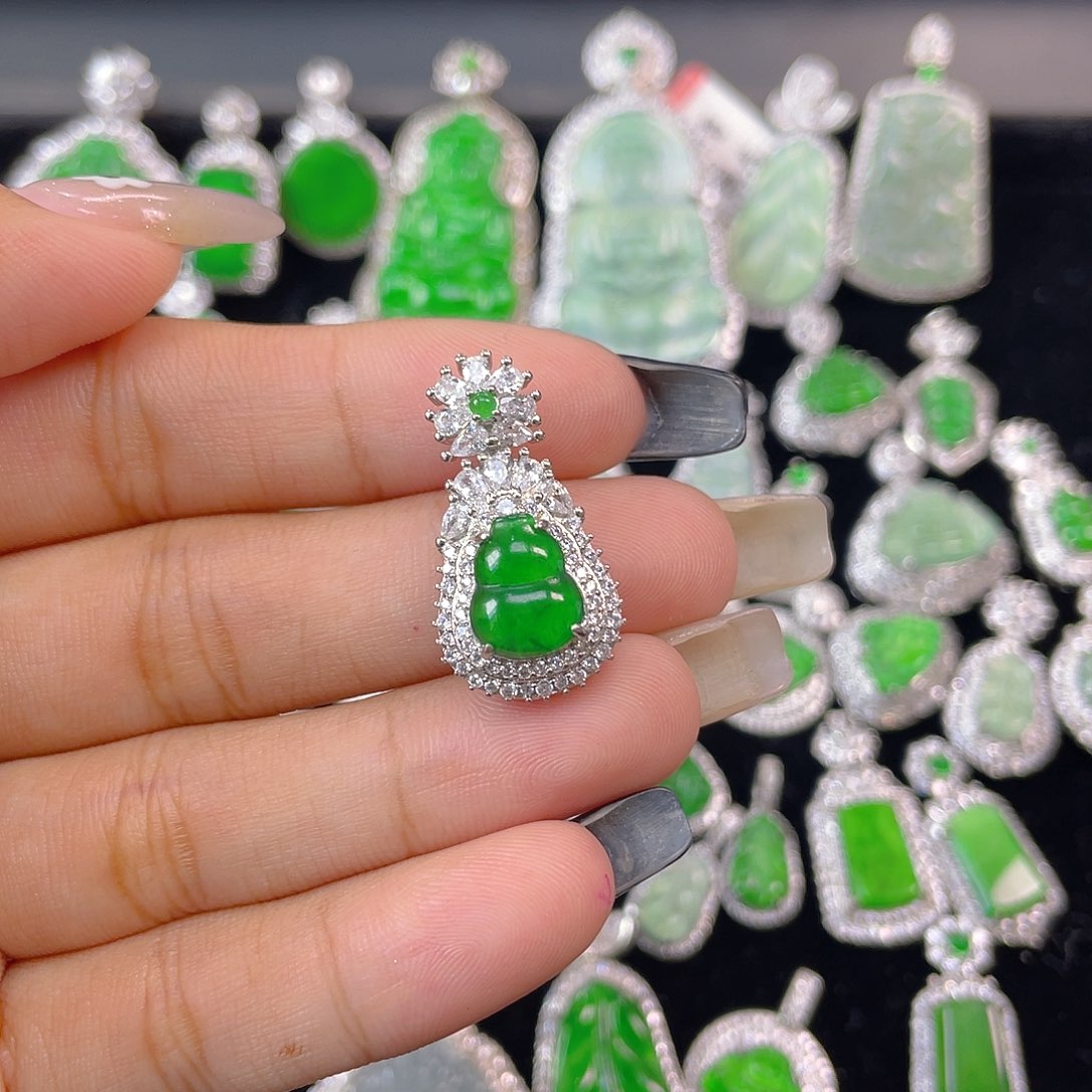 吊坠(不含链)未镶嵌翡翠