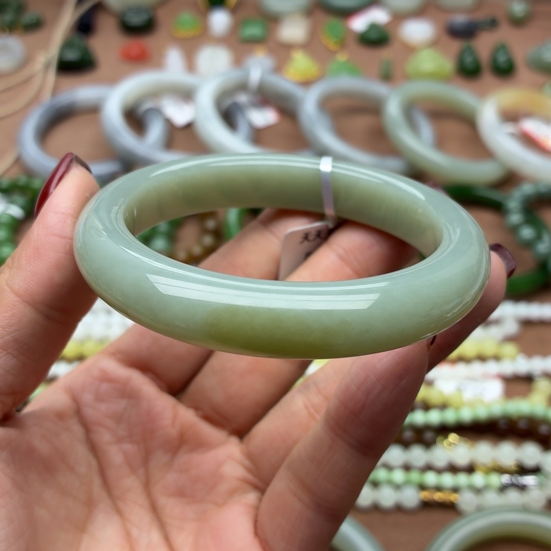 和田玉未镶嵌手镯56圈