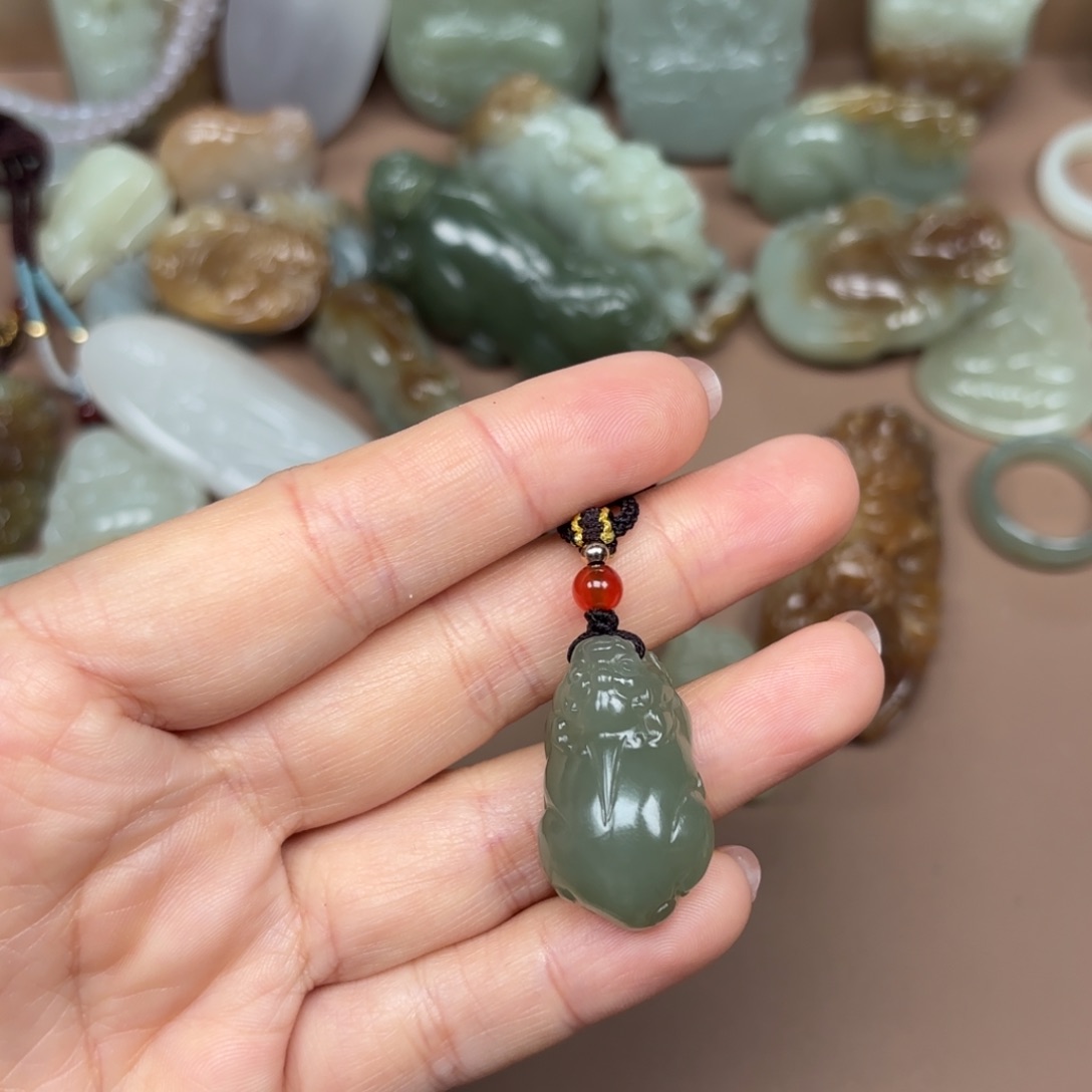 和田玉颈饰未镶嵌